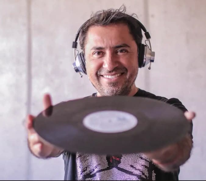 Fiesta 80s y 90s con Dj Chico Pérez -Hilaria image}